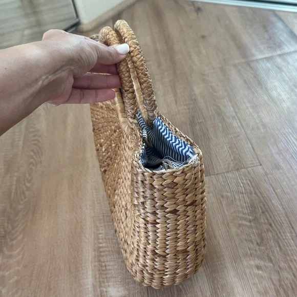 Made in Hawai’i Woven Straw Circle-Handle Tote Bag – Natural - Picture 5 of 6